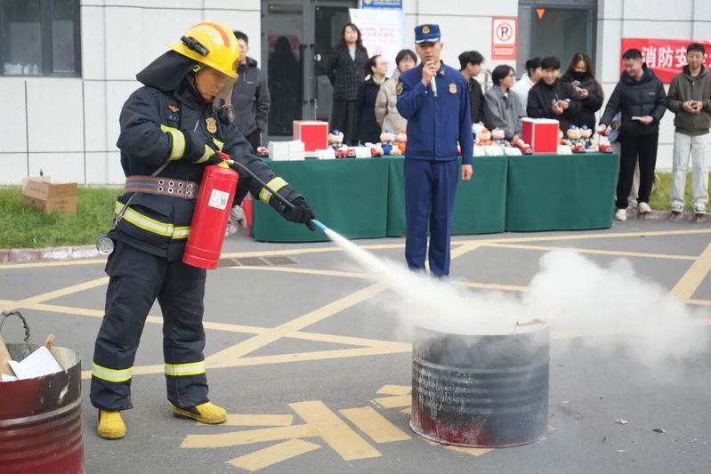 安全用火用电”为主题的消防宣传月活动
