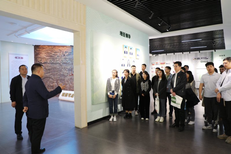 2023年新入职的18名辅导员集体参