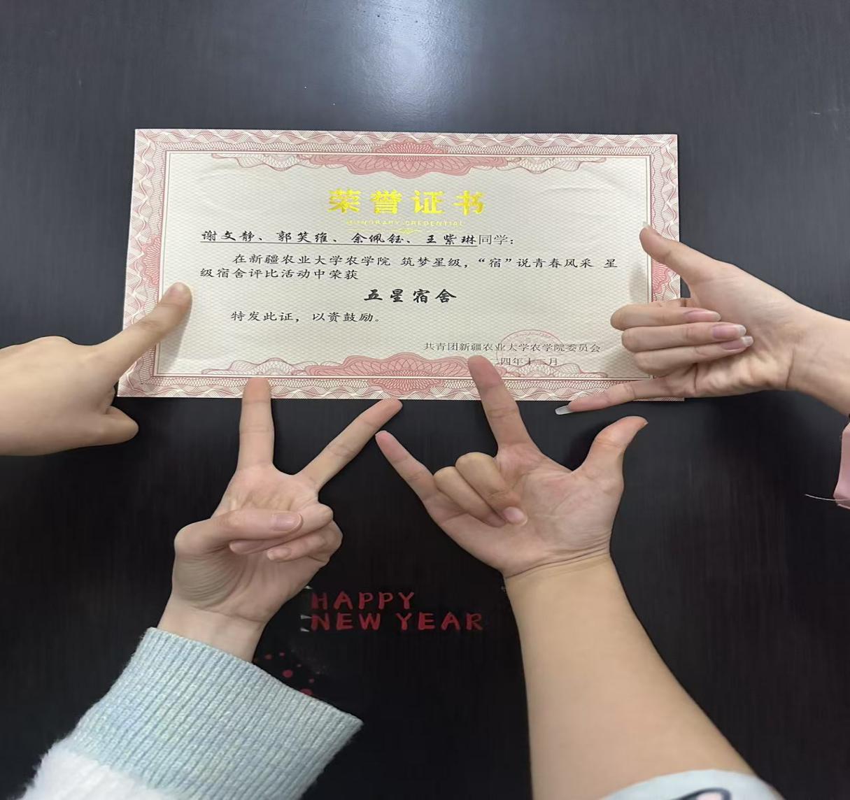 整洁的环境设计以及团结友爱的寝室风貌